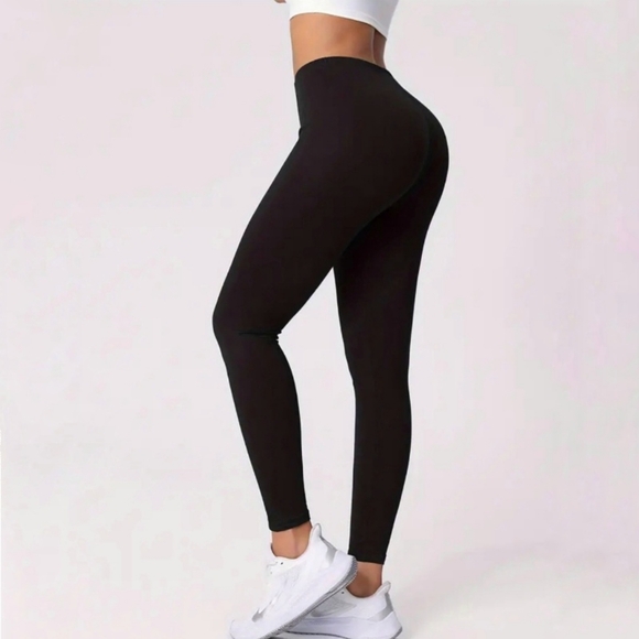 Basic Black Skinny Everyday Legging. SMALL. GENTLY WORN!! - Picture 3 of 6